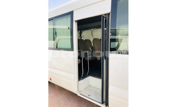 Acheter Import Voiture Toyota Coaster Blanc à Import - Dubai, Iles Acheter Import Voiture Toyota Coaster Blanc à Import - Dubai, Iles