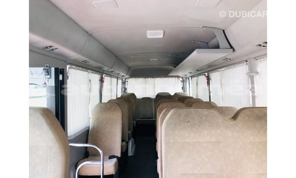Acheter Import Voiture Toyota Coaster Blanc à Import - Dubai, Iles Acheter Import Voiture Toyota Coaster Blanc à Import - Dubai, Iles