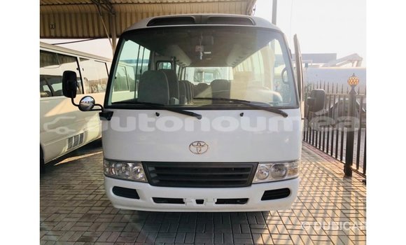 Acheter Import Voiture Toyota Coaster Blanc à Import - Dubai, Iles Acheter Import Voiture Toyota Coaster Blanc à Import - Dubai, Iles