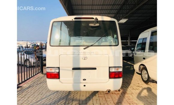 Acheter Import Voiture Toyota Coaster Blanc à Import - Dubai, Iles Acheter Import Voiture Toyota Coaster Blanc à Import - Dubai, Iles