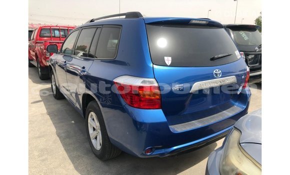 Acheter Import Voiture Toyota Highlander Bleu à Import - Dubai, Iles Acheter Import Voiture Toyota Highlander Bleu à Import - Dubai, Iles