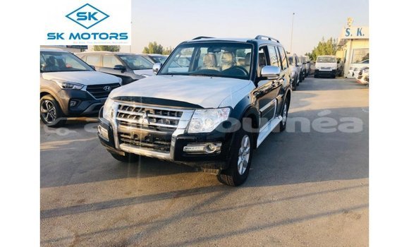 Medium with watermark mitsubishi pajero iles import dubai 4122