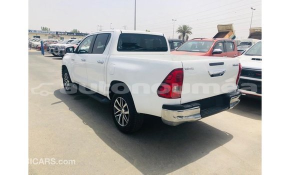 Buy Import Toyota Hilux White Car in Import - Dubai in Iles Buy Import Toyota Hilux White Car in Import - Dubai in Iles