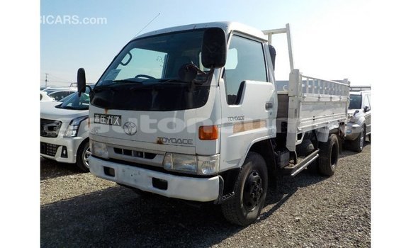 Acheter Import Utilitaire Toyota Dyna Blanc à Import - Dubai, Iles Acheter Import Utilitaire Toyota Dyna Blanc à Import - Dubai, Iles
