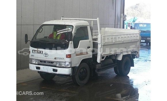 Acheter Import Utilitaire Toyota Dyna Blanc à Import - Dubai, Iles Acheter Import Utilitaire Toyota Dyna Blanc à Import - Dubai, Iles