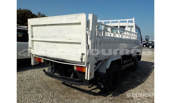Acheter Import Utilitaire Toyota Dyna Blanc à Import - Dubai, Iles Acheter Import Utilitaire Toyota Dyna Blanc à Import - Dubai, Iles