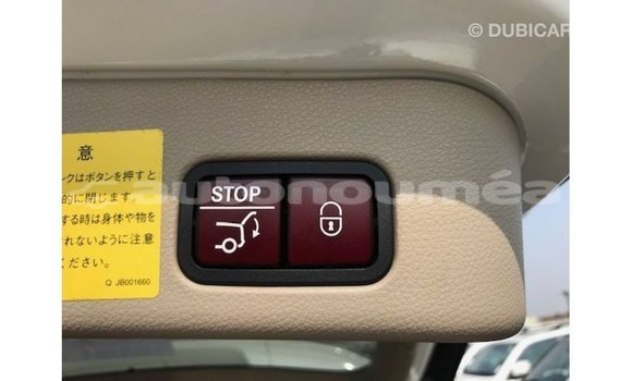 Acheter Import Voiture Mercedes-Benz 190 Blanc à Import - Dubai, Iles Acheter Import Voiture Mercedes-Benz 190 Blanc à Import - Dubai, Iles