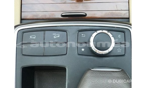 Acheter Import Voiture Mercedes-Benz 190 Blanc à Import - Dubai, Iles Acheter Import Voiture Mercedes-Benz 190 Blanc à Import - Dubai, Iles