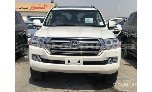Acheter Import Voiture Toyota Land Cruiser Blanc à Import - Dubai, Iles Acheter Import Voiture Toyota Land Cruiser Blanc à Import - Dubai, Iles