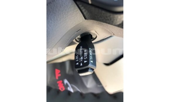 Acheter Import Voiture Toyota Land Cruiser Blanc à Import - Dubai, Iles Acheter Import Voiture Toyota Land Cruiser Blanc à Import - Dubai, Iles