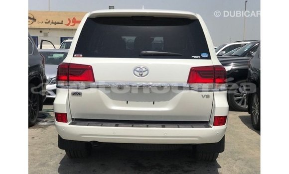 Acheter Import Voiture Toyota Land Cruiser Blanc à Import - Dubai, Iles Acheter Import Voiture Toyota Land Cruiser Blanc à Import - Dubai, Iles