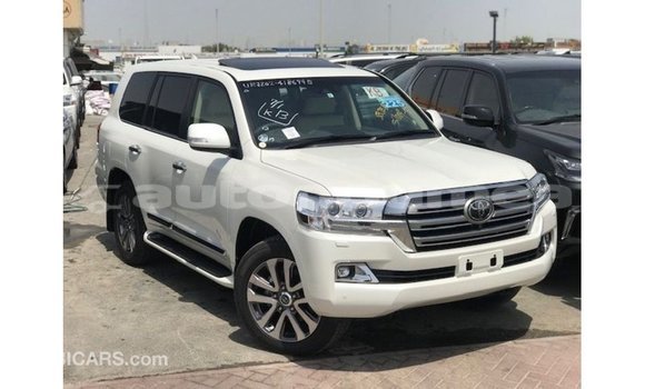 Acheter Import Voiture Toyota Land Cruiser Blanc à Import - Dubai, Iles Acheter Import Voiture Toyota Land Cruiser Blanc à Import - Dubai, Iles