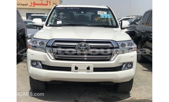 Acheter Import Voiture Toyota Land Cruiser Blanc à Import - Dubai, Iles Acheter Import Voiture Toyota Land Cruiser Blanc à Import - Dubai, Iles