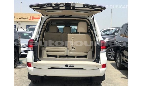 Acheter Import Voiture Toyota Land Cruiser Blanc à Import - Dubai, Iles Acheter Import Voiture Toyota Land Cruiser Blanc à Import - Dubai, Iles