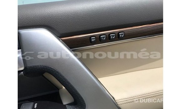 Acheter Import Voiture Toyota Land Cruiser Blanc à Import - Dubai, Iles Acheter Import Voiture Toyota Land Cruiser Blanc à Import - Dubai, Iles