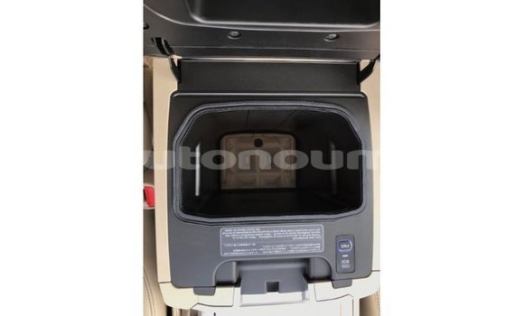 Acheter Import Voiture Toyota Land Cruiser Blanc à Import - Dubai, Iles Acheter Import Voiture Toyota Land Cruiser Blanc à Import - Dubai, Iles