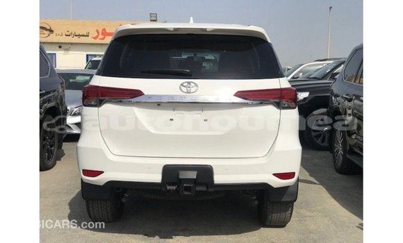 Acheter Import Voiture Toyota Fortuner Blanc à Import - Dubai, Iles Acheter Import Voiture Toyota Fortuner Blanc à Import - Dubai, Iles