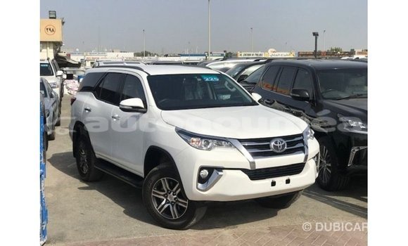 Acheter Import Voiture Toyota Fortuner Blanc à Import - Dubai, Iles Acheter Import Voiture Toyota Fortuner Blanc à Import - Dubai, Iles