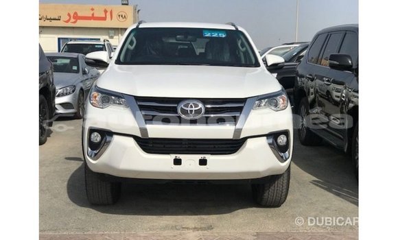 Acheter Import Voiture Toyota Fortuner Blanc à Import - Dubai, Iles Acheter Import Voiture Toyota Fortuner Blanc à Import - Dubai, Iles