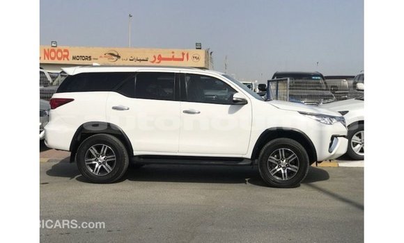 Acheter Import Voiture Toyota Fortuner Blanc à Import - Dubai, Iles Acheter Import Voiture Toyota Fortuner Blanc à Import - Dubai, Iles