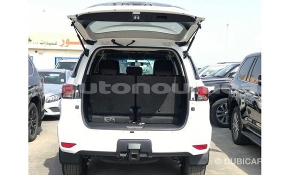 Acheter Import Voiture Toyota Fortuner Blanc à Import - Dubai, Iles Acheter Import Voiture Toyota Fortuner Blanc à Import - Dubai, Iles