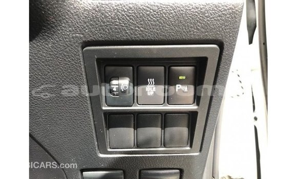 Acheter Import Voiture Toyota Fortuner Blanc à Import - Dubai, Iles Acheter Import Voiture Toyota Fortuner Blanc à Import - Dubai, Iles