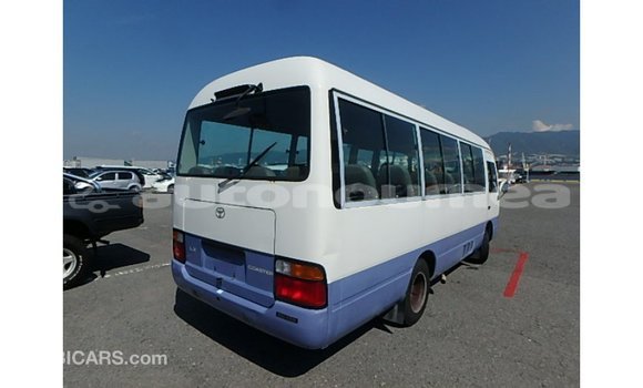 Acheter Import Voiture Toyota Coaster Blanc à Import - Dubai, Iles Acheter Import Voiture Toyota Coaster Blanc à Import - Dubai, Iles