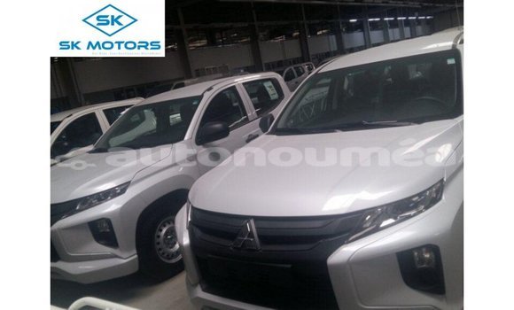Medium with watermark mitsubishi l200 iles import dubai 4146