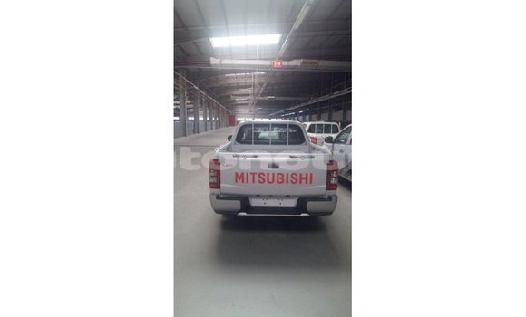 Acheter Import Voiture Mitsubishi L200 Blanc à Import - Dubai, Iles Acheter Import Voiture Mitsubishi L200 Blanc à Import - Dubai, Iles