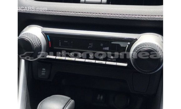 Acheter Import Utilitaire Toyota HiAce Blanc à Import - Dubai, Iles Acheter Import Utilitaire Toyota HiAce Blanc à Import - Dubai, Iles