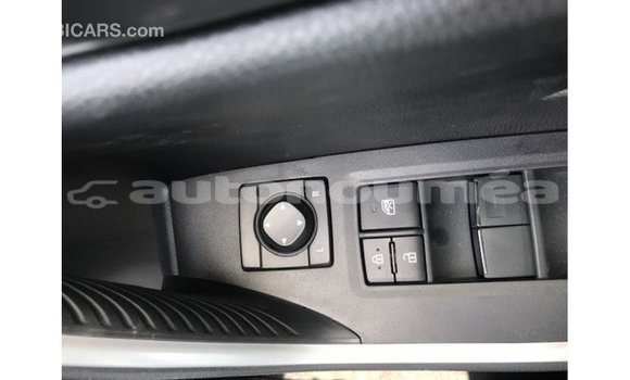 Acheter Import Utilitaire Toyota HiAce Blanc à Import - Dubai, Iles Acheter Import Utilitaire Toyota HiAce Blanc à Import - Dubai, Iles