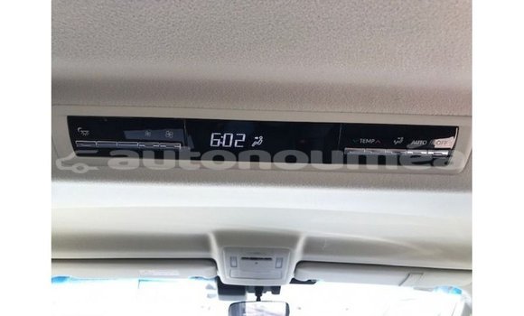 Acheter Import Voiture Toyota Granvia Blanc à Import - Dubai, Iles Acheter Import Voiture Toyota Granvia Blanc à Import - Dubai, Iles