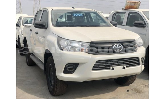 Acheter Import Voiture Toyota Hilux Blanc à Import - Dubai, Iles Acheter Import Voiture Toyota Hilux Blanc à Import - Dubai, Iles