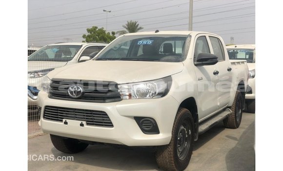 Acheter Import Voiture Toyota Hilux Blanc à Import - Dubai, Iles Acheter Import Voiture Toyota Hilux Blanc à Import - Dubai, Iles