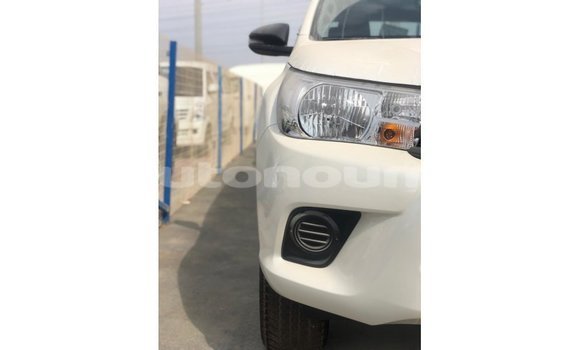 Acheter Import Voiture Toyota Hilux Blanc à Import - Dubai, Iles Acheter Import Voiture Toyota Hilux Blanc à Import - Dubai, Iles