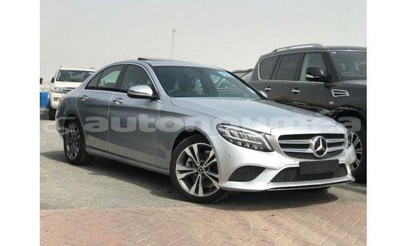 Buy Import Mercedes-Benz 200 Other Car in Import - Dubai in Iles Buy Import Mercedes-Benz 200 Other Car in Import - Dubai in Iles