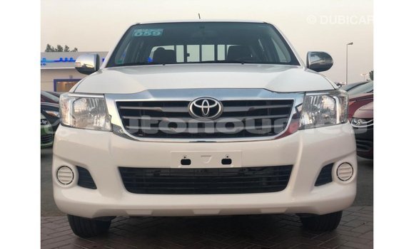 Acheter Import Voiture Toyota Hilux Blanc à Import - Dubai, Iles Acheter Import Voiture Toyota Hilux Blanc à Import - Dubai, Iles