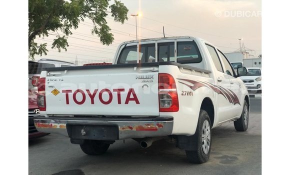 Acheter Import Voiture Toyota Hilux Blanc à Import - Dubai, Iles Acheter Import Voiture Toyota Hilux Blanc à Import - Dubai, Iles