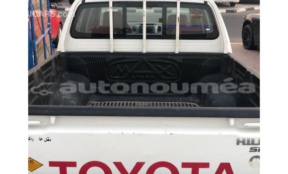 Acheter Import Voiture Toyota Hilux Blanc à Import - Dubai, Iles Acheter Import Voiture Toyota Hilux Blanc à Import - Dubai, Iles