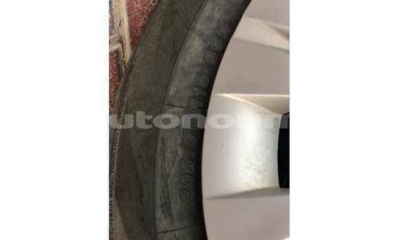 Acheter Import Voiture Toyota Hilux Blanc à Import - Dubai, Iles Acheter Import Voiture Toyota Hilux Blanc à Import - Dubai, Iles