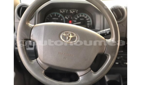Acheter Import Voiture Toyota Land Cruiser Blanc à Import - Dubai, Iles Acheter Import Voiture Toyota Land Cruiser Blanc à Import - Dubai, Iles