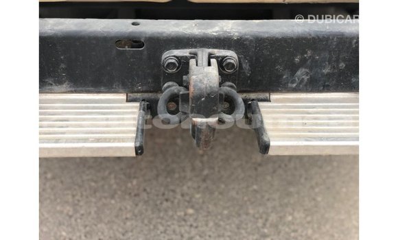 Acheter Import Voiture Toyota Land Cruiser Blanc à Import - Dubai, Iles Acheter Import Voiture Toyota Land Cruiser Blanc à Import - Dubai, Iles