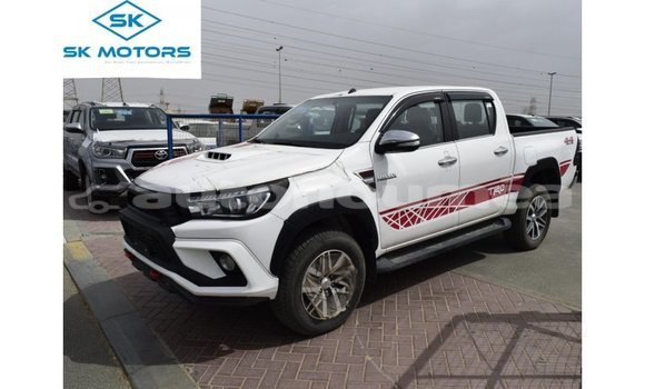 Buy Import Toyota Hilux White Car in Import - Dubai in Iles