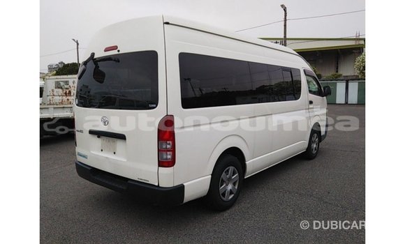 Acheter Import Voiture Toyota Hiace Blanc à Import - Dubai, Iles Acheter Import Voiture Toyota Hiace Blanc à Import - Dubai, Iles