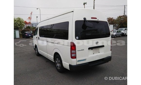 Acheter Import Voiture Toyota Hiace Blanc à Import - Dubai, Iles Acheter Import Voiture Toyota Hiace Blanc à Import - Dubai, Iles
