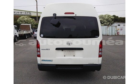 Acheter Import Voiture Toyota Hiace Blanc à Import - Dubai, Iles Acheter Import Voiture Toyota Hiace Blanc à Import - Dubai, Iles