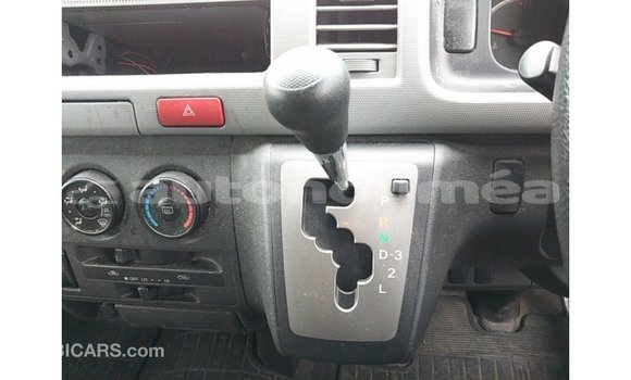 Acheter Import Voiture Toyota Hiace Blanc à Import - Dubai, Iles Acheter Import Voiture Toyota Hiace Blanc à Import - Dubai, Iles