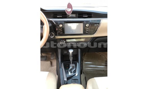 Buy Import Toyota Corolla White Car in Import - Dubai in Iles Buy Import Toyota Corolla White Car in Import - Dubai in Iles