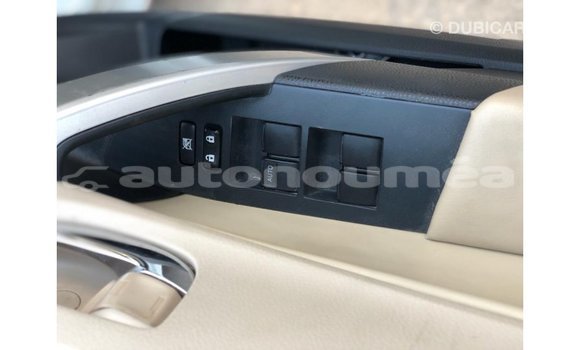 Buy Import Toyota Corolla White Car in Import - Dubai in Iles Buy Import Toyota Corolla White Car in Import - Dubai in Iles