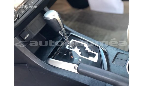 Buy Import Toyota Corolla White Car in Import - Dubai in Iles Buy Import Toyota Corolla White Car in Import - Dubai in Iles